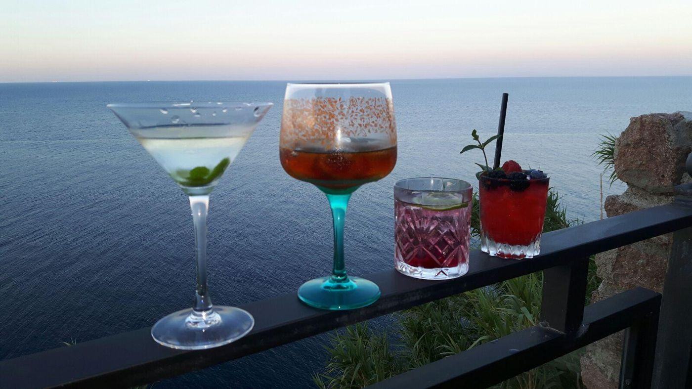Aperitivo overlooking the sea