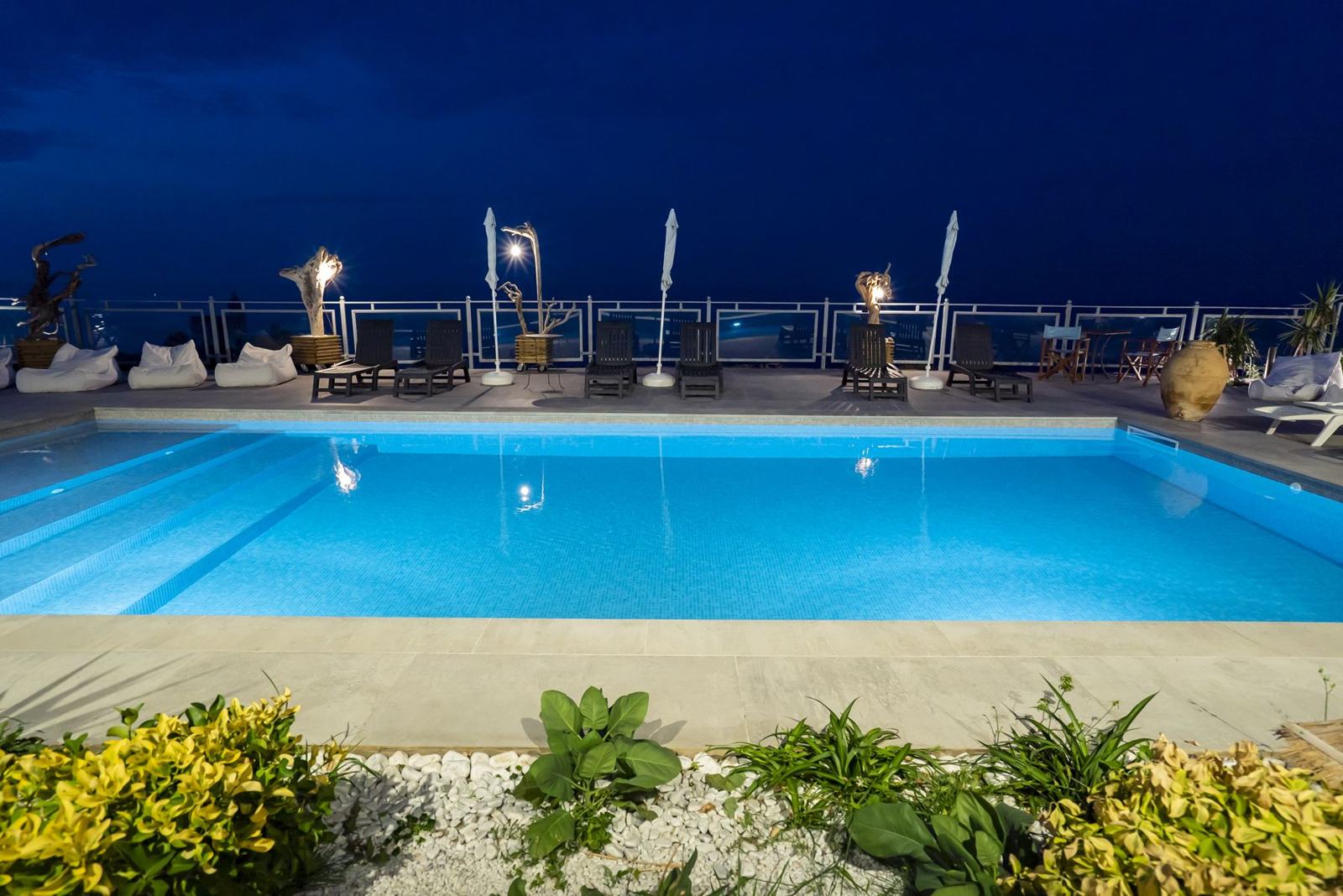 The pool at Il Saracino in the evening