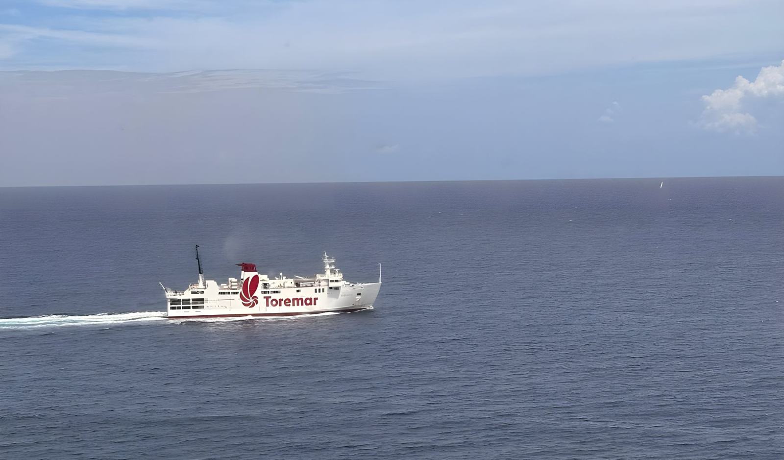 The Toremar ferry sailing to Capraia